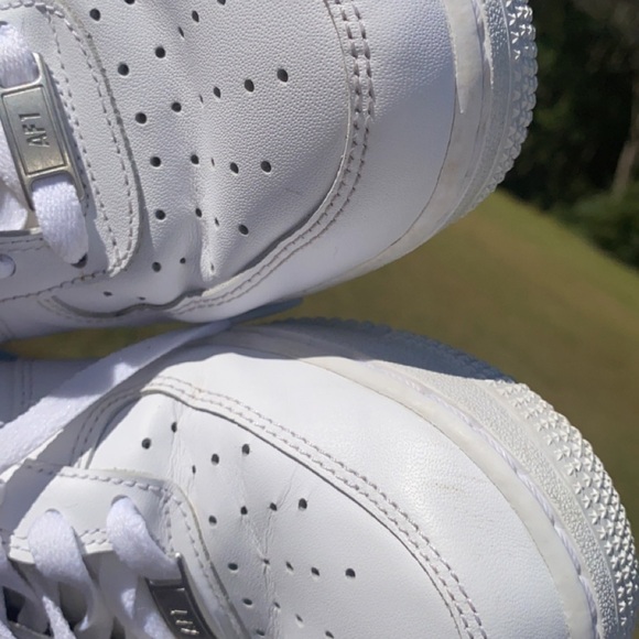 Nike Air Force 1 Size 9 All White Has minimal wear shown needs good cleaning - Picture 8 of 16